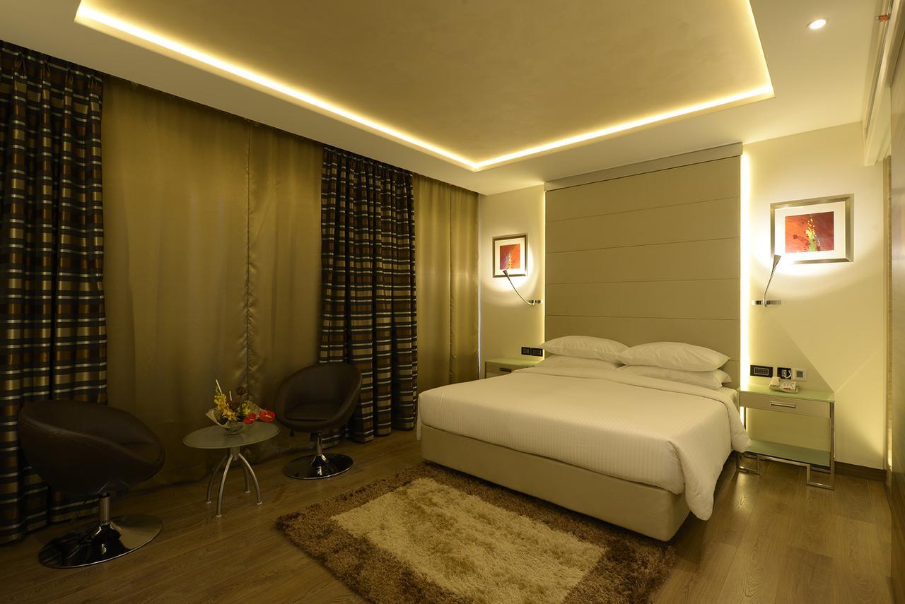 Genesis Hotel Near Mumbai Airport Buitenkant foto