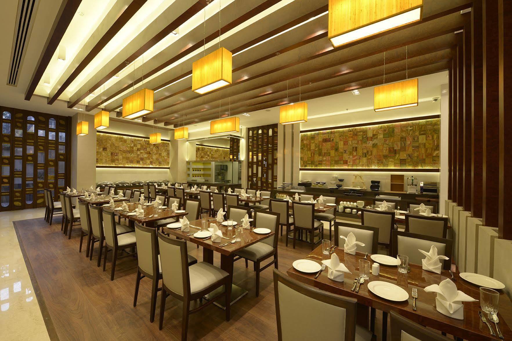 Genesis Hotel Near Mumbai Airport Buitenkant foto